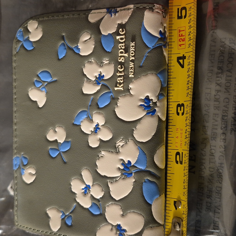 Kate Spade Green Wallet with Blue and White Floral Design. NEW - Picture 3 of 6
